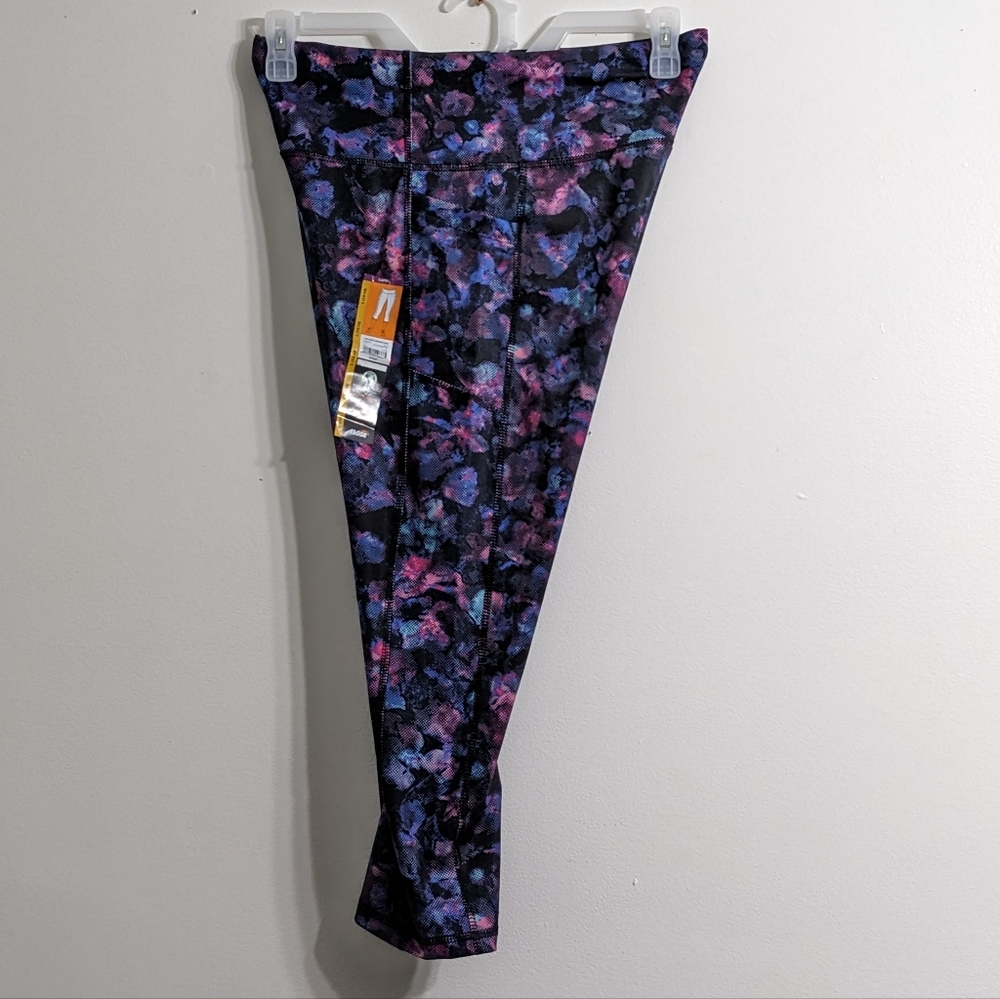 NWT Women's High Waisted Active Comfortable Capri Leggings, Size Large(12-14) - Picture 4 of 5